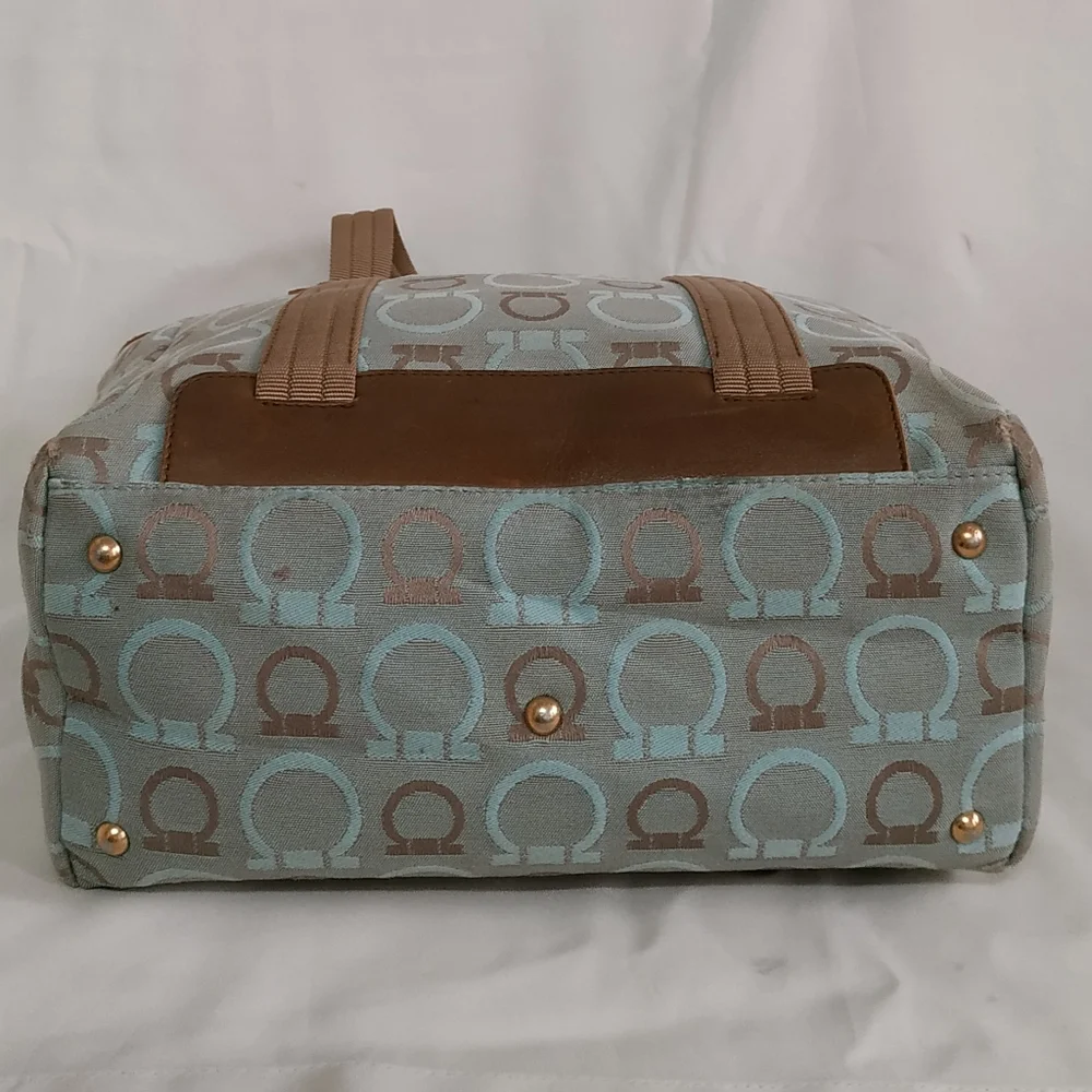 Salvatore Ferragamo Gancini Handbag AF215373 (Authentic ) - Picture 16 of 17